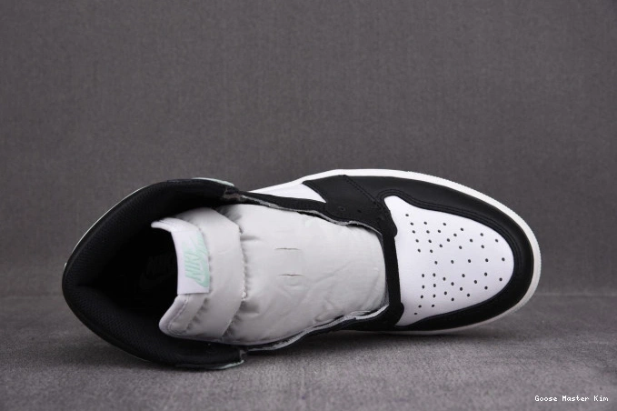 861428-100 Retro 1 Igloo Jordan High 0729